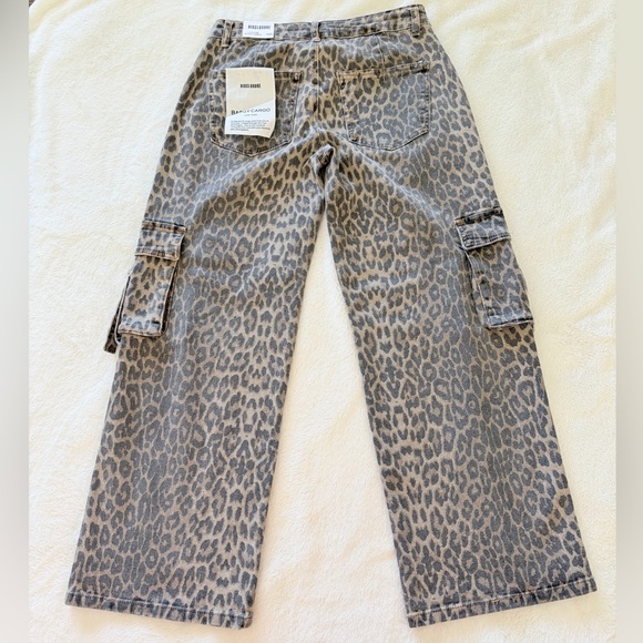 Disclosure Low-Rise Baggy Cargo Leopard Print Jeans - Size 7/28 - Picture 3 of 12